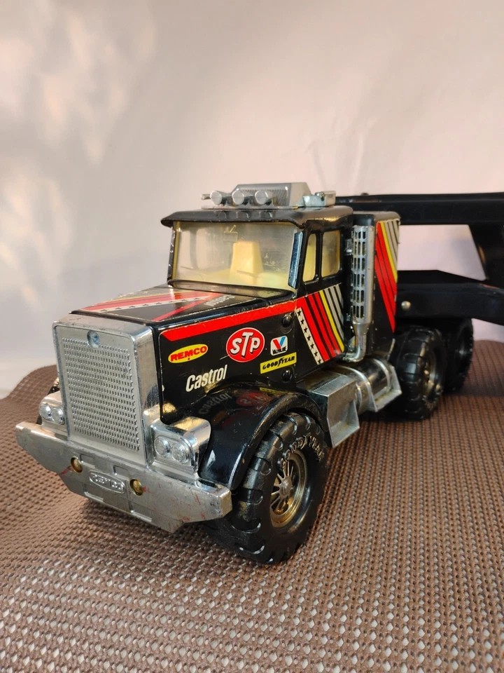 🔥Tractor de juguete de metal Remco Castrol STP Goodyear SEMI de los años 80 plataforma grande Foto 2 de 4