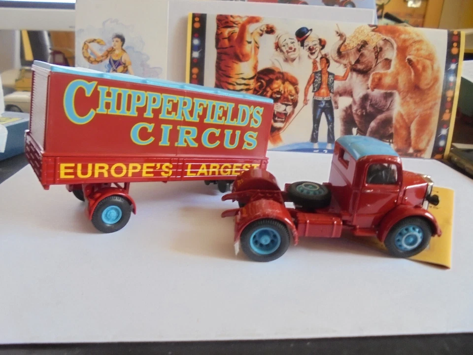 Camion BEDFORD articulé  cirque chipperfields - Photo 3/4