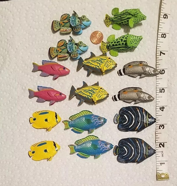 16 Vtg Colorful Rubber Fish 60's or 70's Unbranded Toys or Aquarium