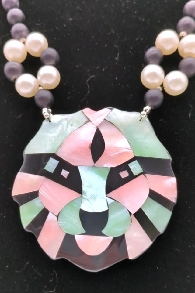 Collar Cabeza de León Madreperla Lee Sands Hawaiano Años 80 De Colección Foto 2 de 4