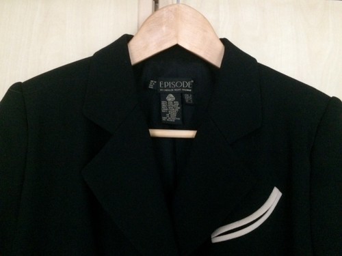Episode jacket. Episode black with cream trim blazer. Size 4 - Picture 2 of 7