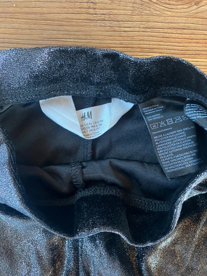 Pantalones ajustados elásticos suaves 6/7 de 2 piezas rosa celebridad y H&M para niñas negros brillantes Foto 2 de 4