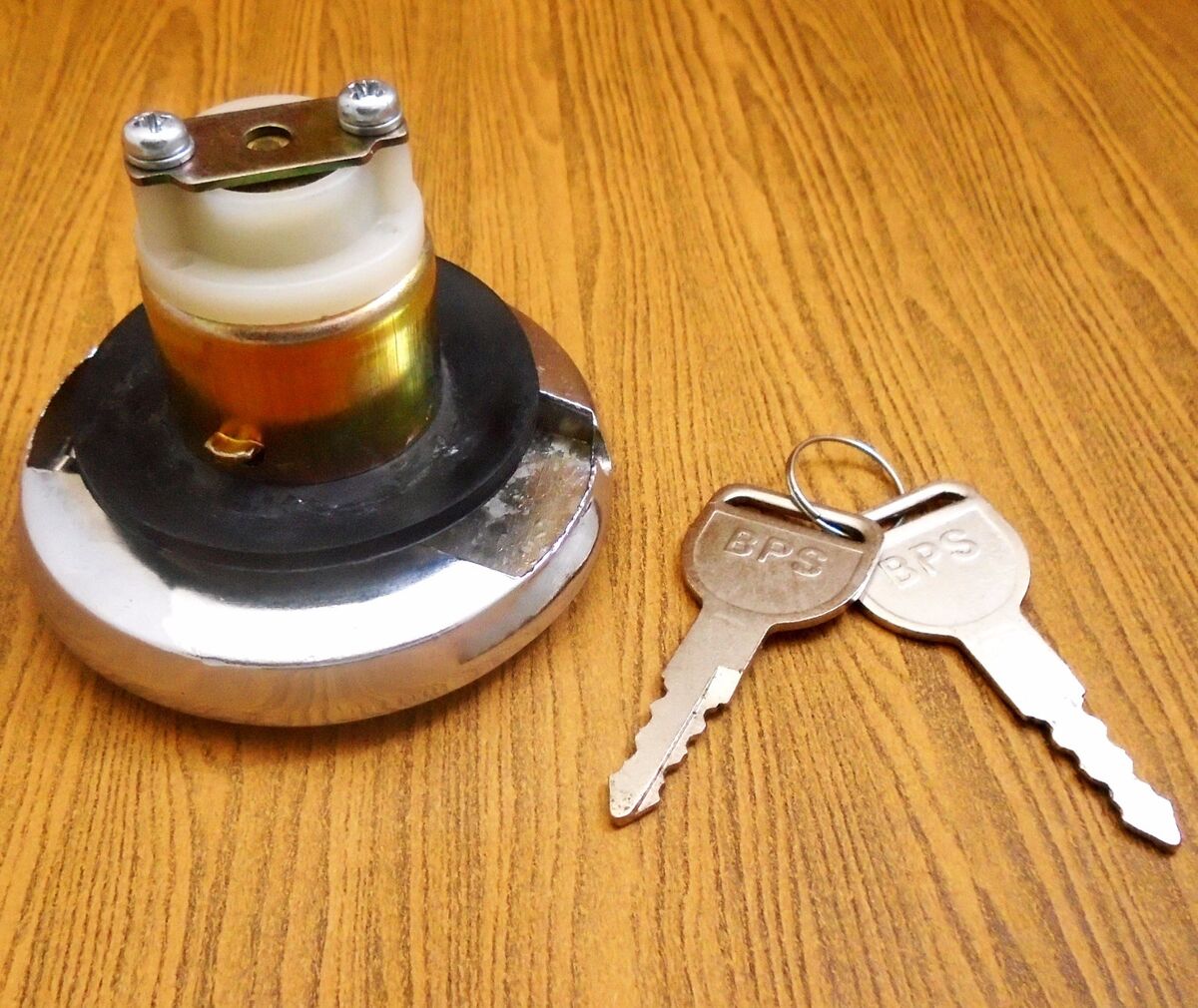 1976-1978 Toyota Corolla Deluxe Lift Back Chrome Oil Gas 1976-1978 Toyota Corolla Deluxe Lift Back Chrome Oil Gas