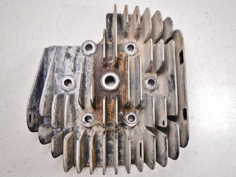 79 Suzuki DS185 DS 185 Cylinder Head - Image 2 of 4