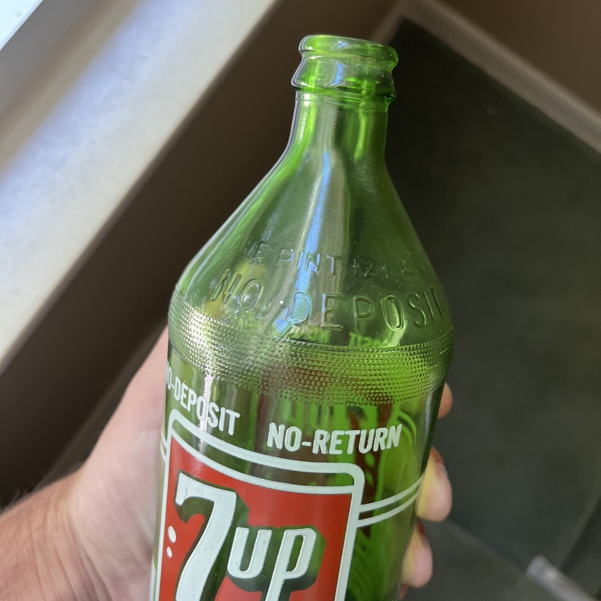 7UP ビンテージ vintage 7up embossed no deposit 50's Or 60's era liter rare