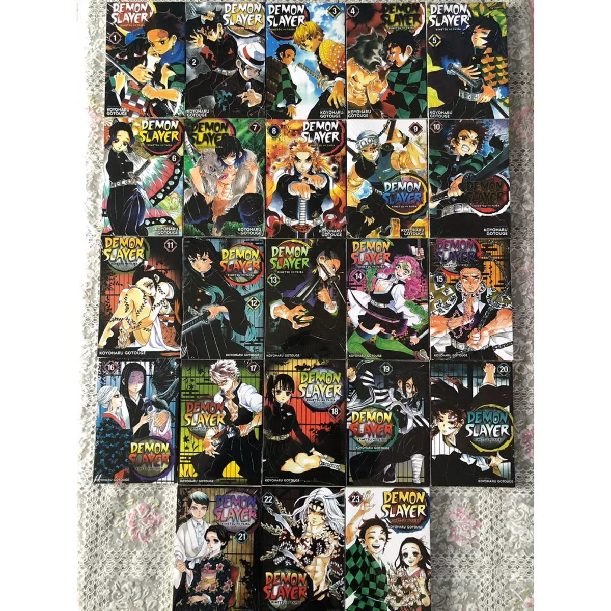 少年漫画 Demon Slayer English 1-23 (18 missing) Demon Slayer: Kimetsu no Yaiba Manga Single Vol. 1-23 English