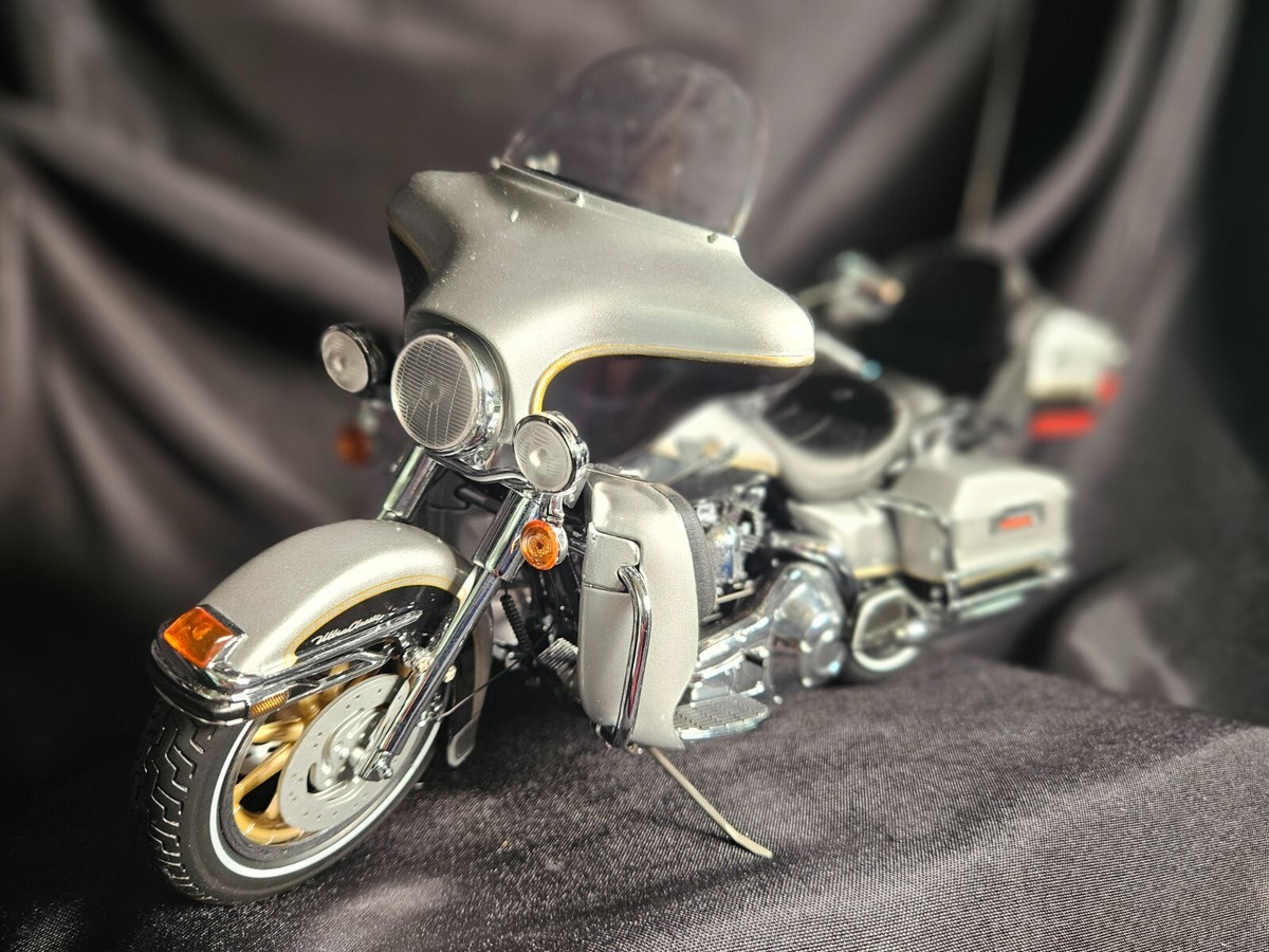 フランクリンミント 1/10 The 2003 ハーレー ウルトラ クラシック Franklin Mint 2003 Harley Ultra Classic Electra Glide 1:10