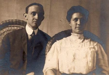 VINTAGE REAL PHOTO POSTCARD OLD ANTIQUE MAN HUSBAND LADY WIFE COUPLE CHAIR RPPC