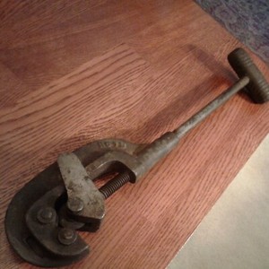 ANTIQUE OSWEGO TOOL CO. NO. 1 PIPE CUTTER MADE IN OSWEGO N.Y. U.S.A.