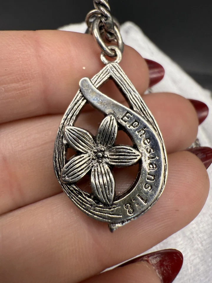 Pulsera Premier Designs Dije Religiosa Tono Plata Efesios 1:8 6.5" Foto 3 de 4