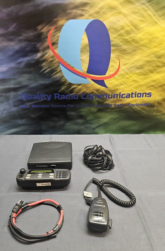 Motorola CDM1250 450-512 MHz UHF 40W Remote Head Two Way Radio AAM25SKD9PW2AN