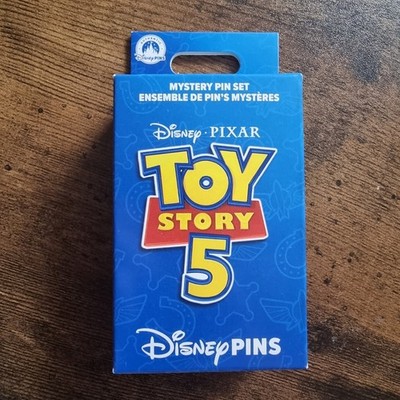 Toy Story 5 Pixar 2026 Mystery 2 Pin Blindbox Woody Buzz versiegelt ungeöffnet Disney