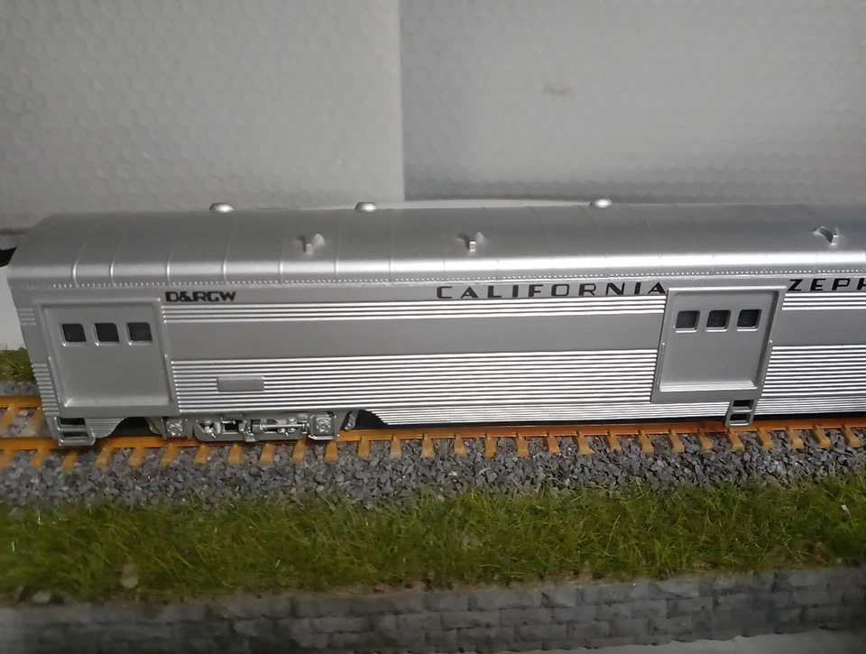 Broadway Limited (?) Zephyr Baggage Car "Silver Antelope" HO scale My Ref.(A83) - Image 2 of 4