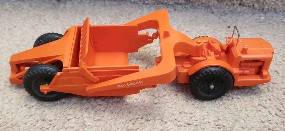 LIONEL ALLIS CHALMERS 6817-126 100 MOTOR SCRAPER W/STRIPED BOX (Writing on box) - Image 4 of 4