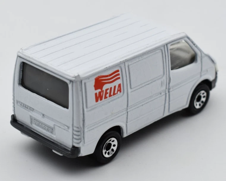 Matchbox Superfast Ford Transit Wella bianco. 1:63. Made in China - Immagine 2 di 4