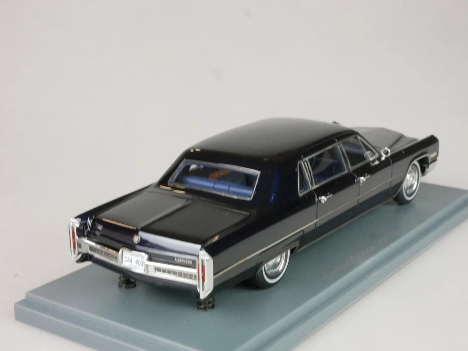 NEO American Excellence 1/43 Cadillac Fleetwood Seventy-Five 444033 Box 132255 - Bild 4 von 4