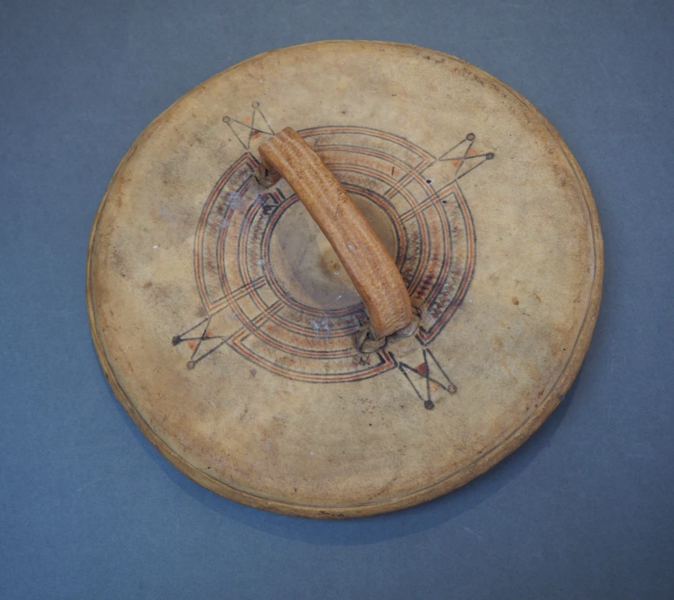 EXCELENTE ANTIGUO ARTE TRIBAL SOMALÍ DE AFRICANO ORIENTAL DECORADO ESCUDO DE PIEL PINTADO Foto 2 de 4