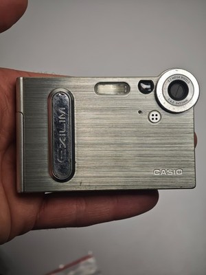 Casio Exilim EX-S3 Digitalkamera Defekt Ersatzteile Sammler 3.2MP Japan Bastler