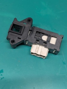 Waschmaschine Hisense WFHV6012 Türschloss