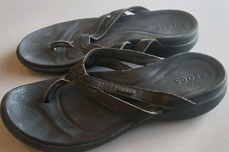 Sandalias Crocs Chanclas Capri Tirantes Negras Talla 10 Playa Viaje Cómodas Foto 2 de 4