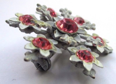 Broche Vintage Ancienne - Métal Blanc Et Cristaux Rose - Petite Taille - Parfait état - Année 1998