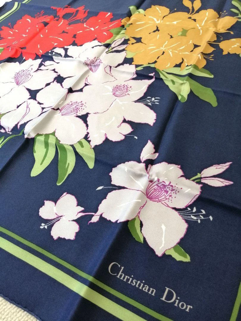 Foulard Christian Dior motif floral porté une seule fois 78×77cm bleu multi couleurs