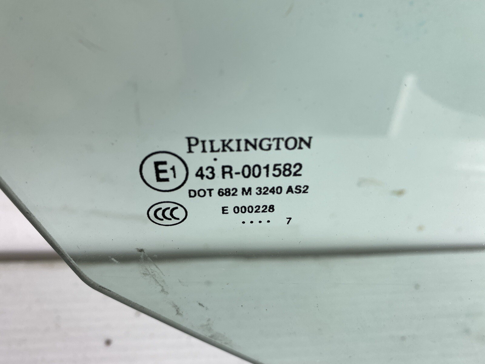 13-16 Aston Martin DB9 GT 2016 Front Right Passenger Door Window Glass Oem