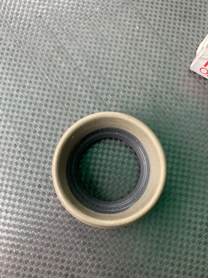 Sello del eje de transmisión National 710863 Foto 3 de 3