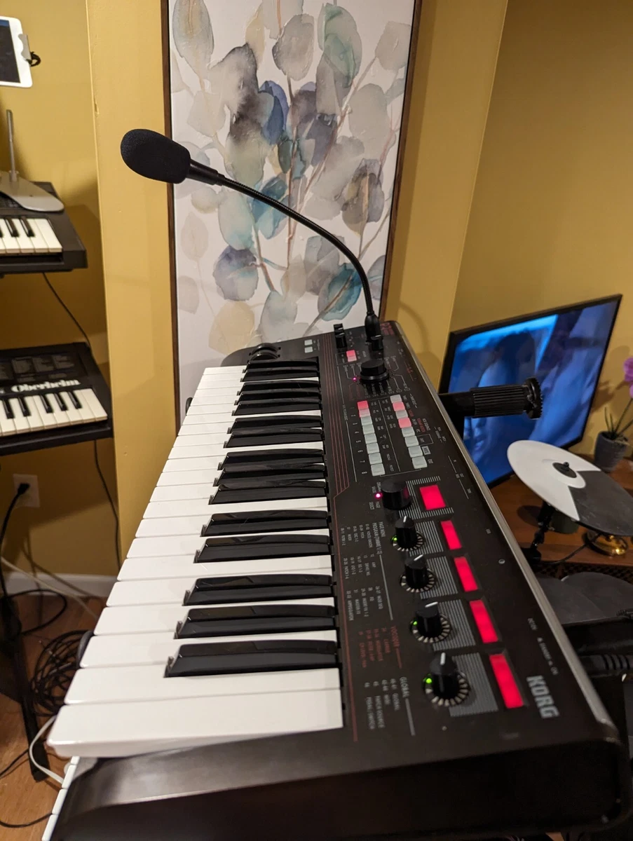 KORG R3 Synthesizer Vocoder with gooseneck mic power supply and case