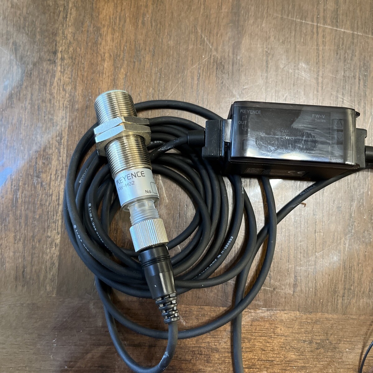 Keyence FW-H02 Ultrasonic Sensor And FW-V20 | eBay Keyence FW-H02 Ultrasonic Sensor And FW-V20 | eBay