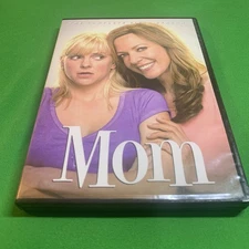 Mom: The Complete Fifth Season (DVD)