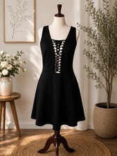 Forever 21+ Women’s Black Plus 1X Fit & Flare Skater V-Neck Lace-Up Zip Short