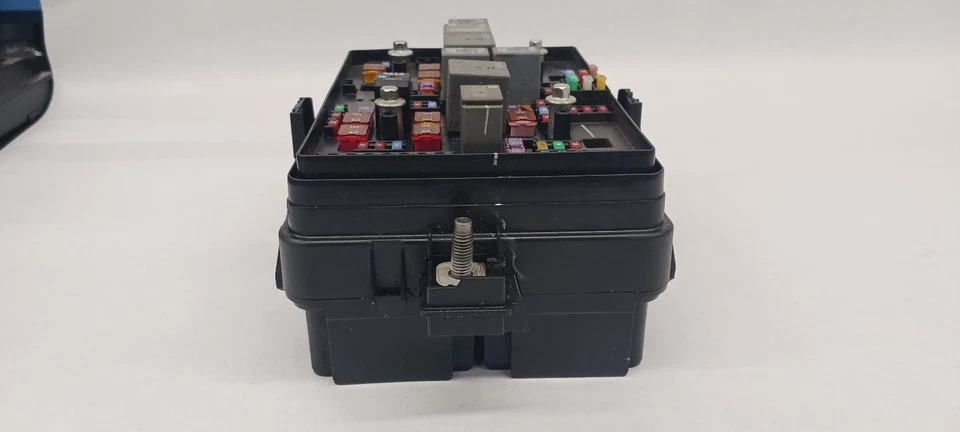 Caja de fusibles de motor diésel Chevrolet Silverado 2500 '21-'23 OEM ¡1 año como nuevo! Foto 3 de 4