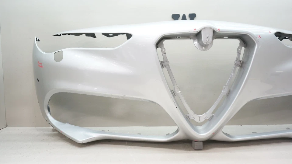 2018-2022 阿尔法·罗密欧 Stelvio 前保险杠盖面板 原始设备制造商 50549458 — 第 2/4 张图片