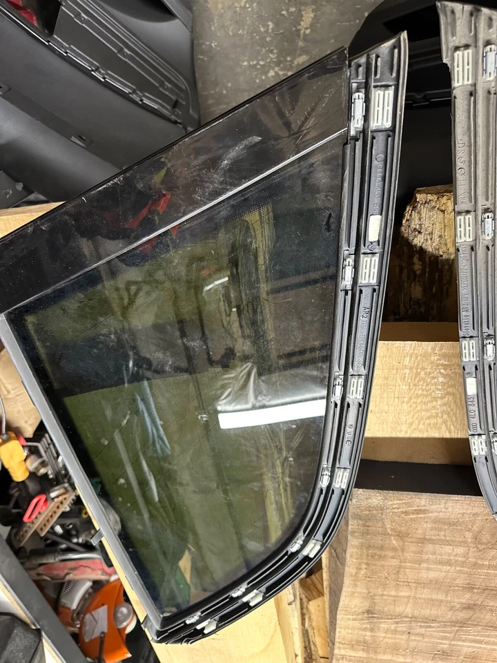 07-15 Audi Q7 Quarter Glass Window pass and drivers sides - Image 2 of 2