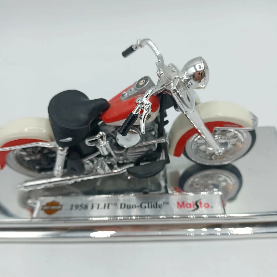 Миниатюрная модель мотоцикла Harley-Davidson 1958 FLH Duo Glide игрушка MAISTO - Изображение 2 из 4