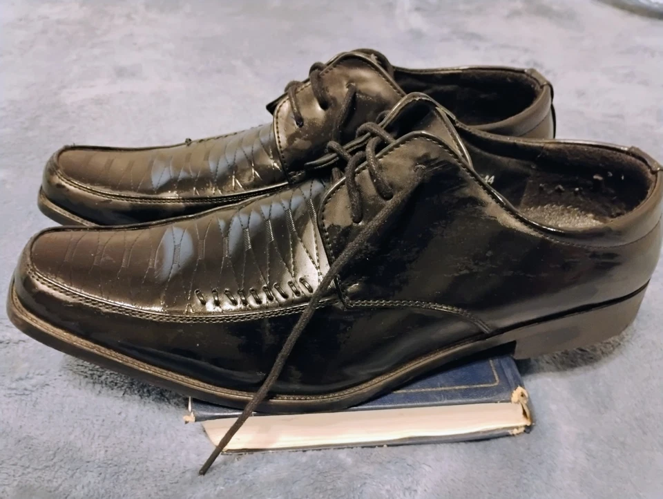 Zapatos de vestir negros para hombre. Calidad superior de Dellialdo. Estilo en Italia. Foto 2 de 4