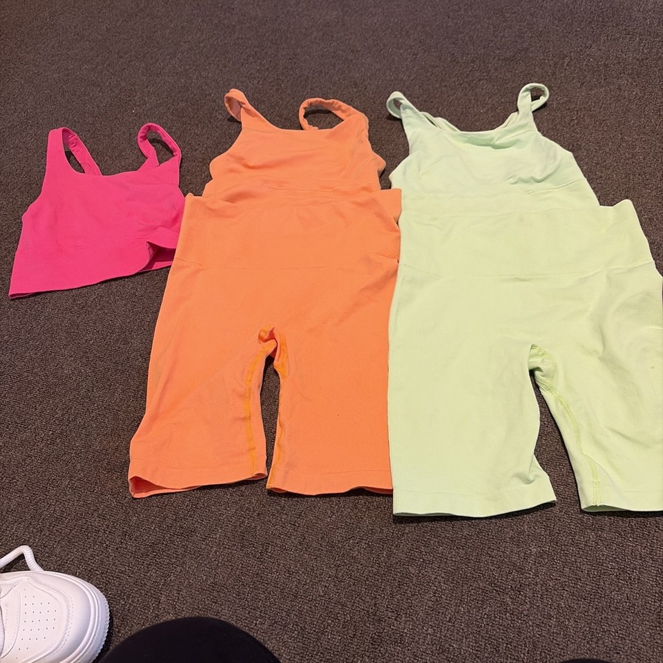  neon orange  and green matching active sets And Red Bonds Active Bra size xs/s 
