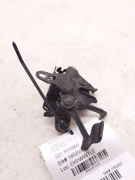 03 04 05 06 07 08 Cierre capó Toyota Corolla  Foto 3 de 4