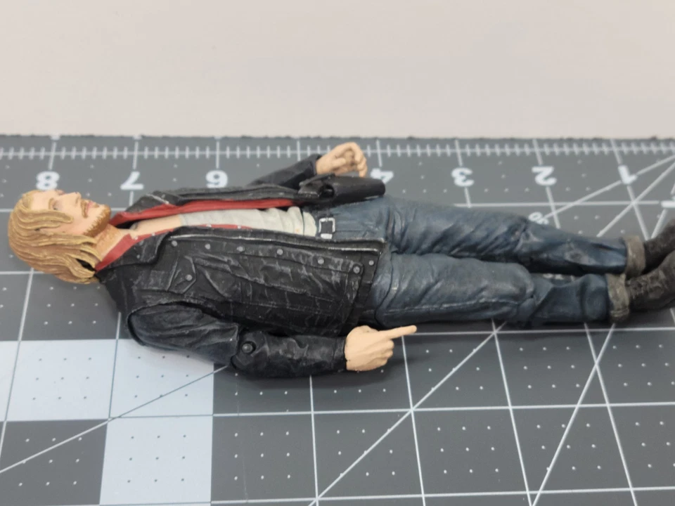 7-дюймовая экшн-фигурка Дуайта из The Walking Dead No31 McFarlane Resin Daryl Burnt Face - Изображение 2 из 4