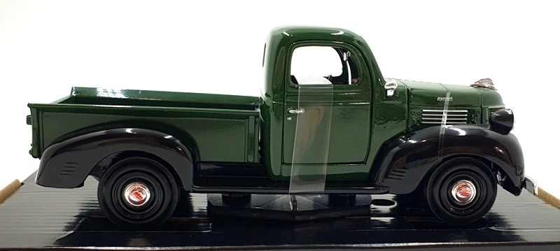 Motor Max escala 1/24 73278 - camioneta Plymouth 1941 - verde Foto 3 de 4