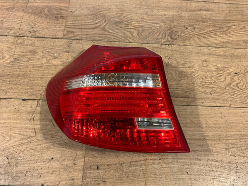 BMW 1er E87 E81 116i Rückleuchte Rücklicht hinten links 7164855 LCI Bj 12/2007