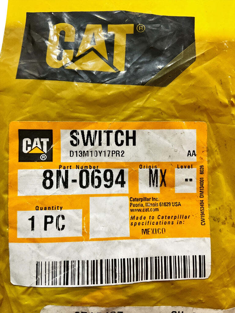 8N-0694 - CAT Single Pole Double Throw 28 Volt Toggle Switch