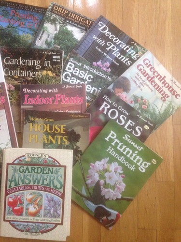 15 DIFFERENT USED GARDENING BOOKS, LANDSCAPING, VEGETABLES,, HOUSE PLANTS,15 BKS - Picture 2 of 7