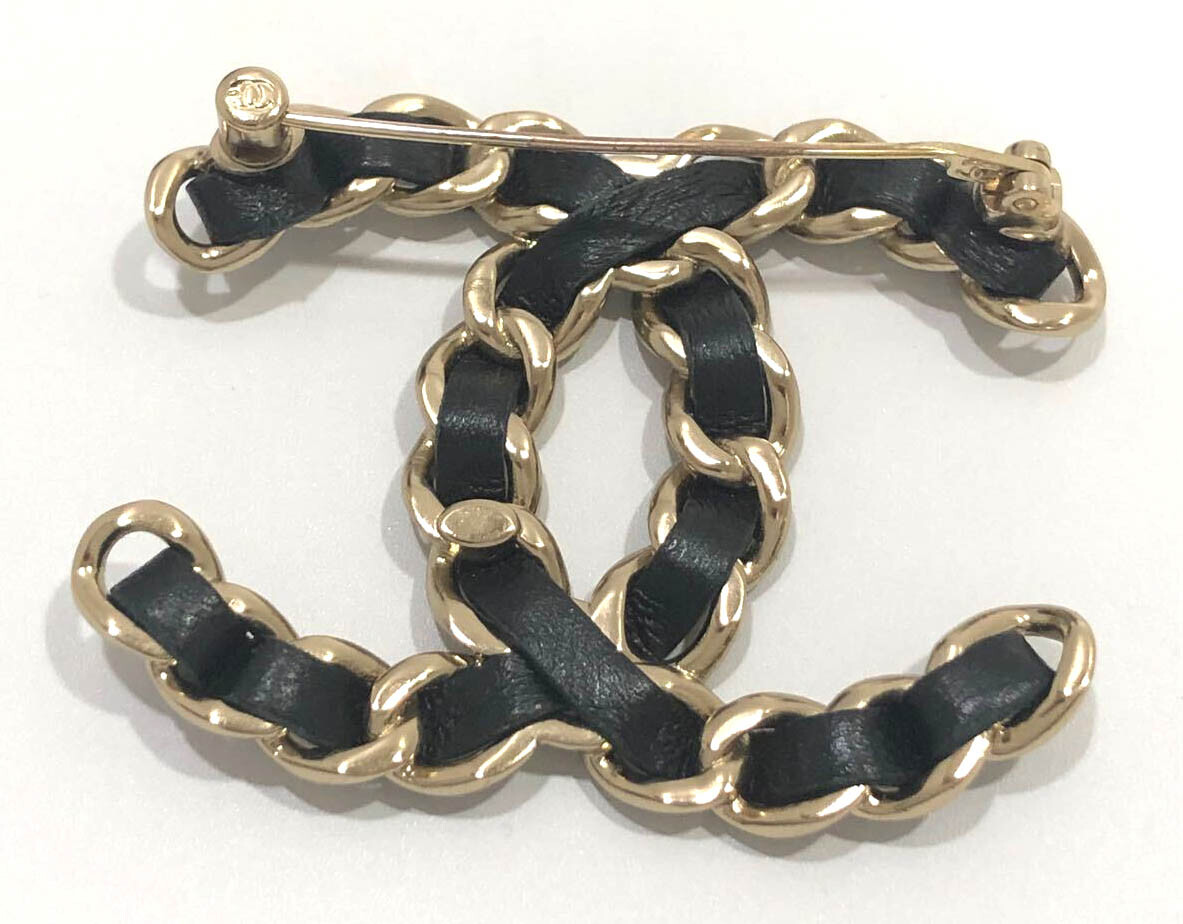 CHANEL CC Logo Black Leather Brooch Gold Tone B22V Pin Auth CHANEL CC Logo Black Leather Brooch Gold Tone B22V Pin Auth