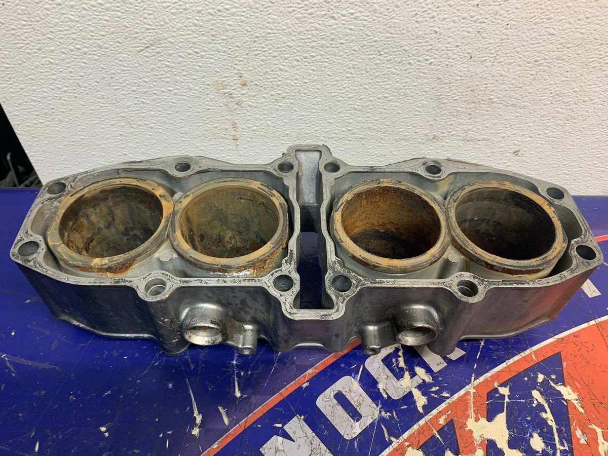 1990-1993 Kawasaki Ninja ZX6 ZX-6 600D Engine Cylinder Block