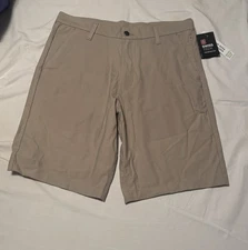 NWT Men’s Swiss Tech Khaki Shorts Size 32 Front & Back Pockets