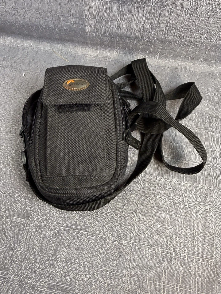 LowePro  Small Compact Camera Case with Strap Z20 Black - Image 4 of 4