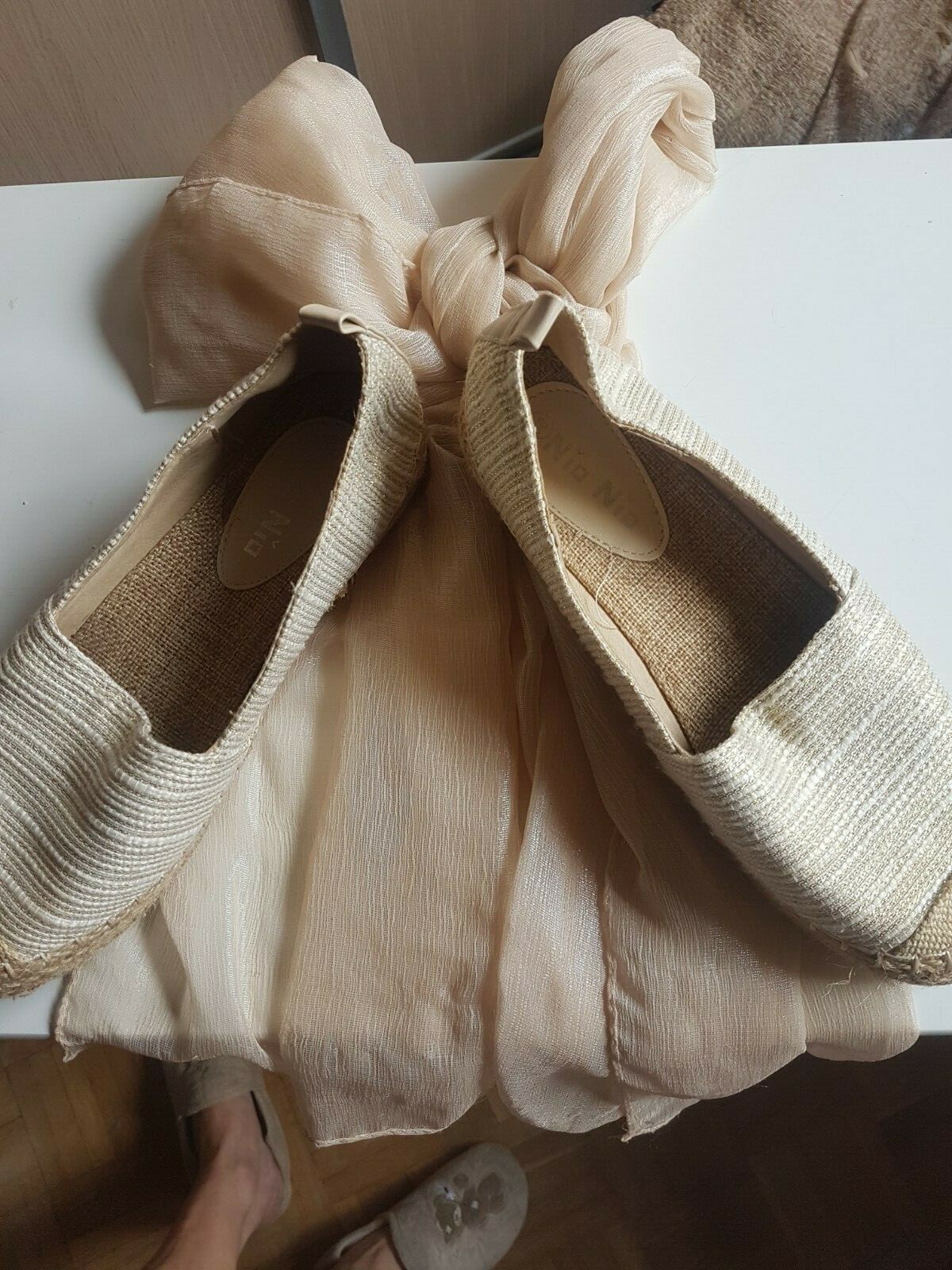 Alpargatas planas crudo/dorado. Talla:39