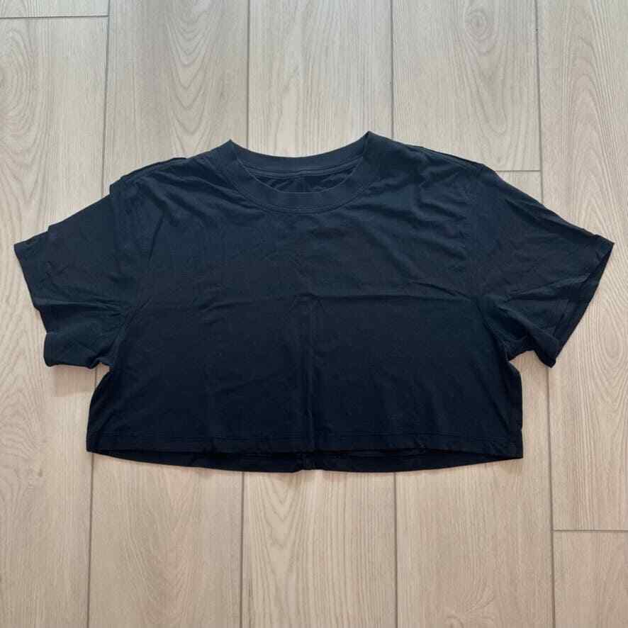 Lululemon All Yours cropped boyfriend tshirt black Gem